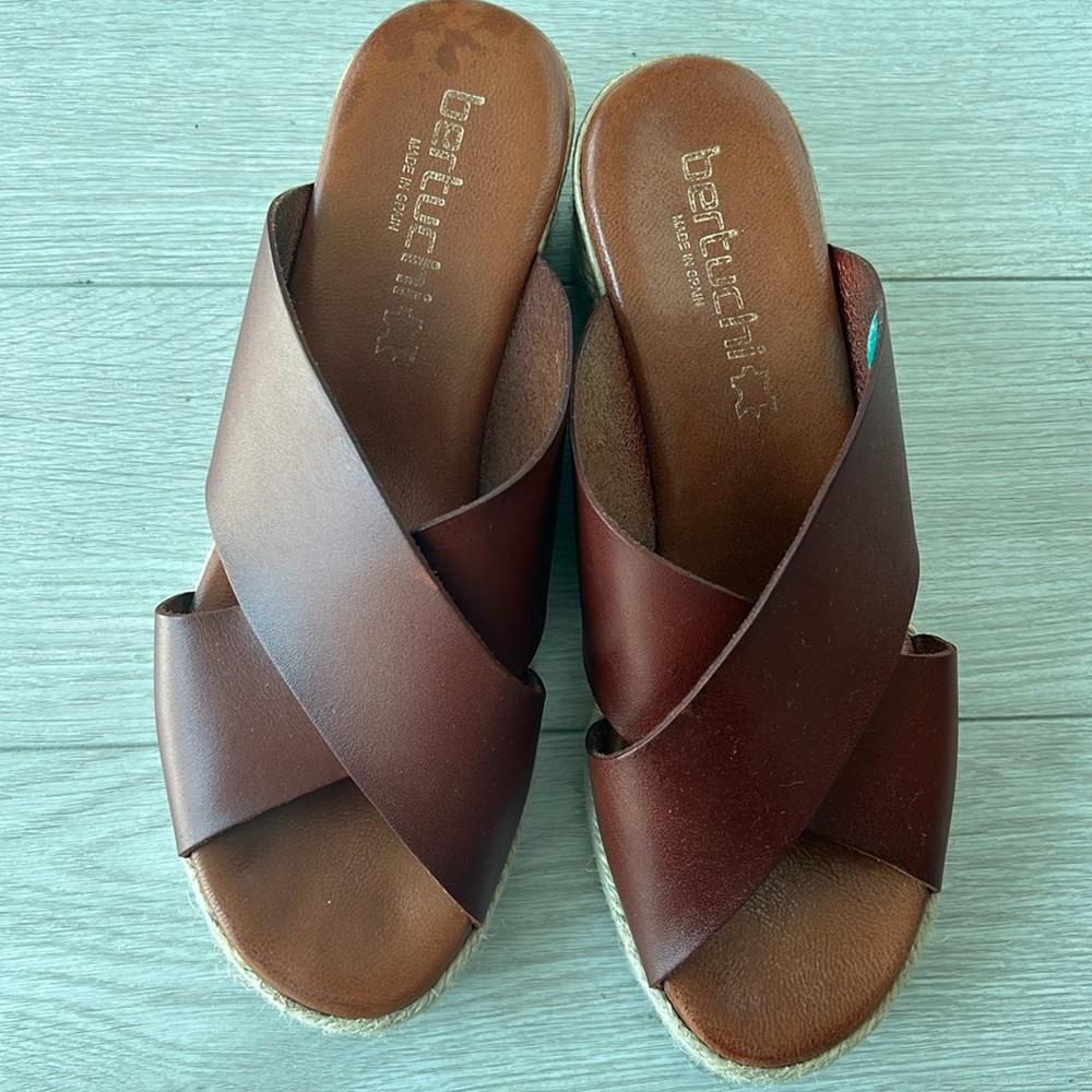 Bertuchi brown slip on sandals women’s size 8